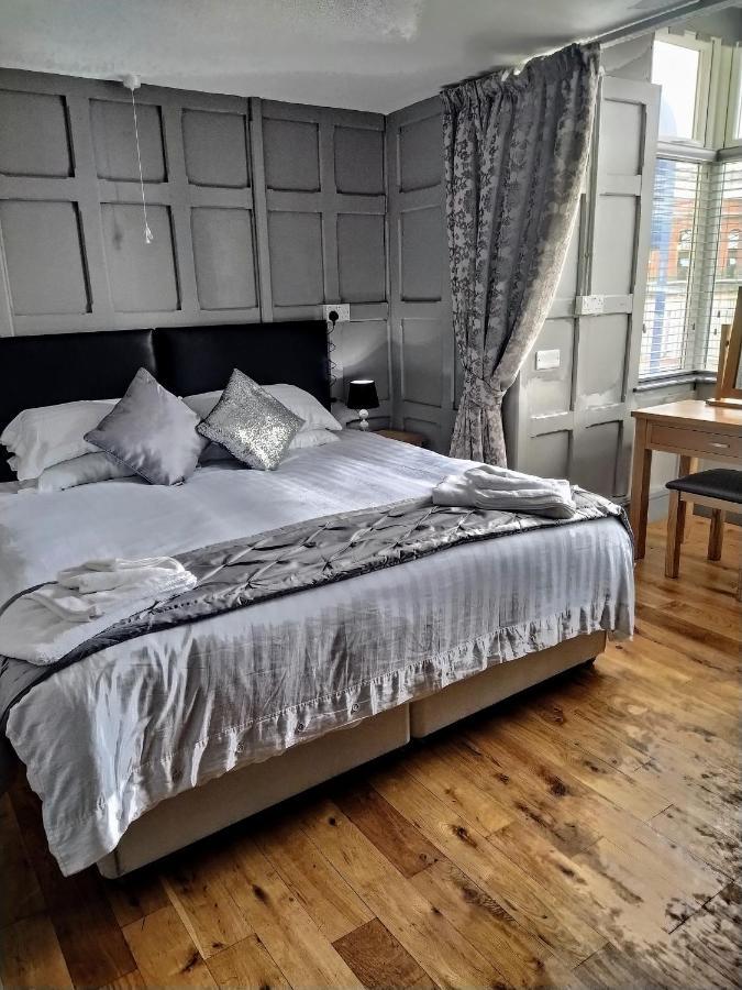 The Edinburgh Castle Bed & Breakfast Holyhead Exterior photo