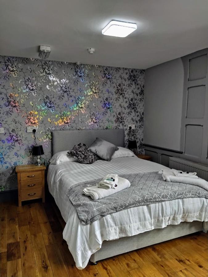 The Edinburgh Castle Bed & Breakfast Holyhead Exterior photo